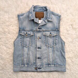 NWT American Eagle Outfitters Distressed Denim Vest (size: S)